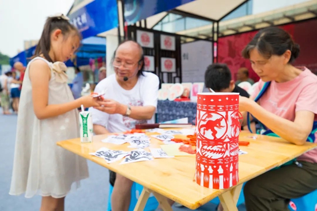 自貢非遺傳承保護(hù)：從“養(yǎng)在深閨人未識(shí)”到“飛入尋常百姓家”