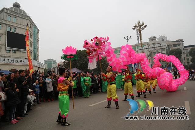 荷花龍（曾佐然攝）.JPG