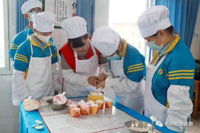 30000農(nóng)村娃受益|龍馬潭區(qū)學(xué)校鄉(xiāng)村少年宮上“人民日?qǐng)?bào)客戶端”(圖3)