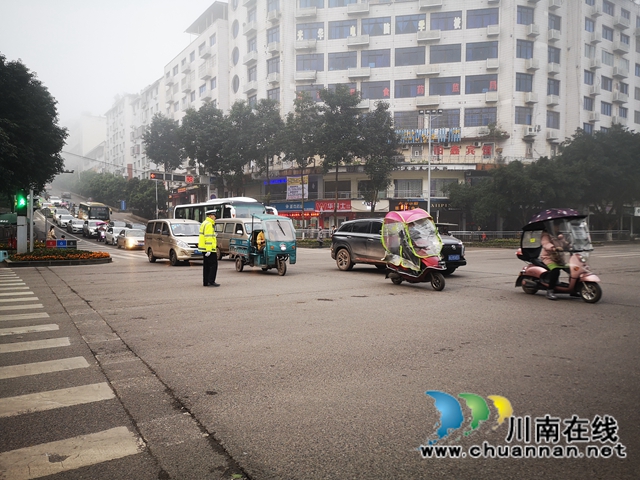 合江少岷路：早高峰秩序井然，綠色出行成美麗風(fēng)景(圖2)