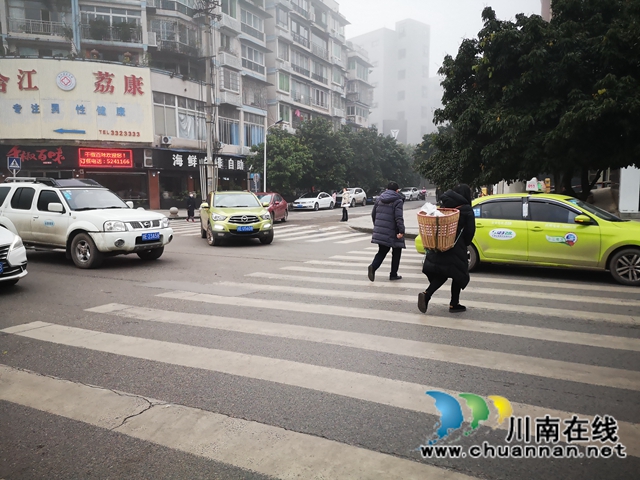 合江少岷路：早高峰秩序井然，綠色出行成美麗風(fēng)景(圖5)