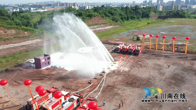 瀘州組建全省首支消防機(jī)器人救援大隊(圖1)