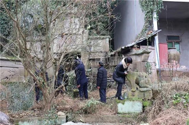 癡迷挖掘文化遺跡，內(nèi)江這位教師被譽(yù)為行走的“文史活字典”(圖2)